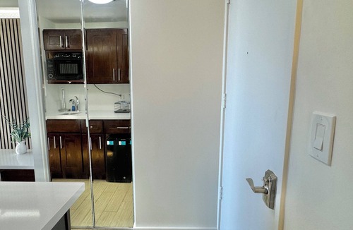 Waikiki Condo | Newly remodeled fully furnished Waikiki studio unit with views!