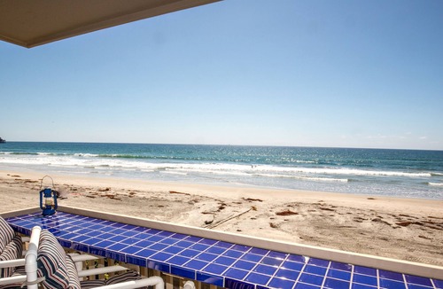 Oceanside Cottage | NEWLY REMODELED INSIDE AND OUT - TAMI'S OCEANSIDE BEACHFRONT COTTAGE
