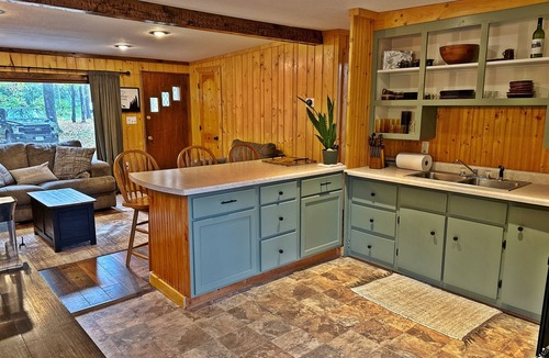 Tomahawk House | Newly Remodeled Riverfront Cabin – Kayaks, Sunset Views & Northwoods Charm