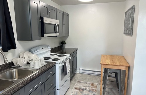Tire Hill Apartment | Newly remodeled spacious studio apartment in Johnstown, Richland Township, PA.
