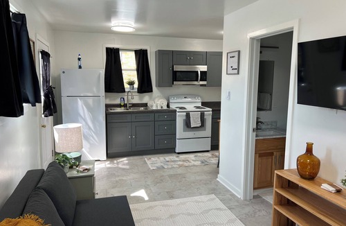 Tire Hill Apartment | Newly remodeled spacious studio apartment in Johnstown, Richland Township, PA.
