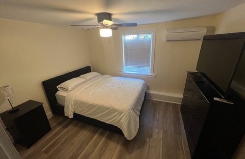 North Oak Park Apartment | Newly Remodeled Victorian Triplex 2B/1Ba 10min from downtown Sac w/private patio