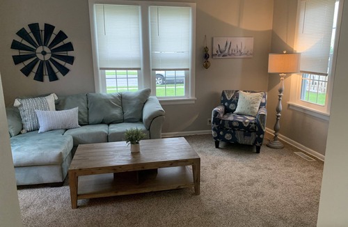 Port Clinton House | Newly renovated 5 min walk to Jet and downtown Port Clinton