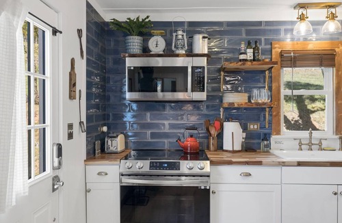 Weaverville House | Newly Renovated and Charming 1915 Farmhouse on the Ivy River