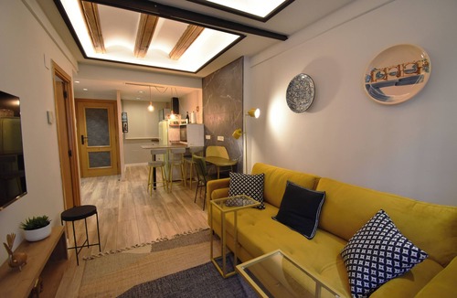 San Pablo Apartment | Newly renovated apartment in El Pilar