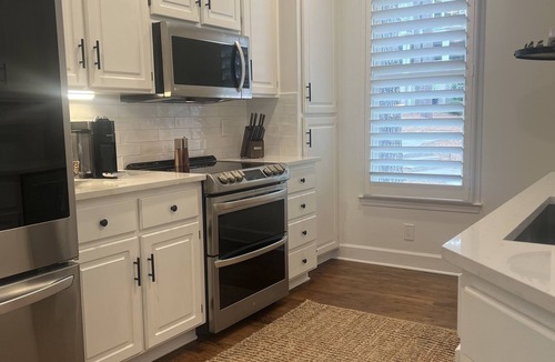 Greensboro Cottage | Newly Renovated, Beautifully Decorated, Lake Front in Reynolds