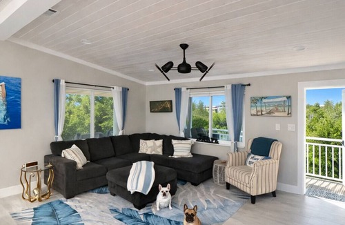 Port Pine Heights House | Newly Renovated Boater’s Paradise -35' Dock + Ice No Low Bridges