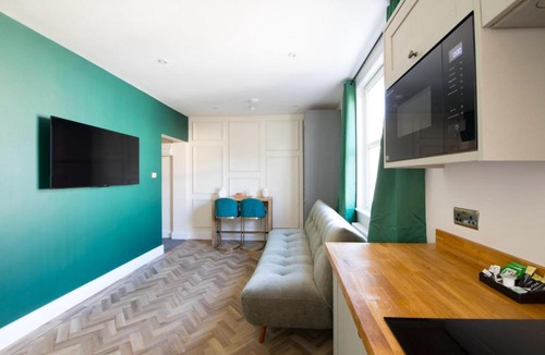 Cotham Apartment | Newly Renovated Chandos Flat by Prescott Apartments