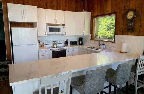 Honey Harbour Cottage | Newly renovated family cottage on Georgian Bay steps from Honey Harbour