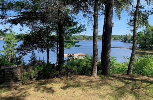 Honey Harbour Cottage | Newly renovated family cottage on Georgian Bay steps from Honey Harbour