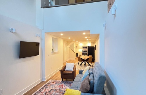 Mount Pleasant Apartment | Newly Renovated & Furnished 1200 SqFt Apt for 1 Mo - 6 Mo Lease, walk to Metro