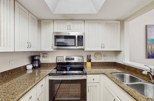 Harbour Town House | Newly Renovated Harbour Town Villa w/Private Patio - Close to Lighthouse
