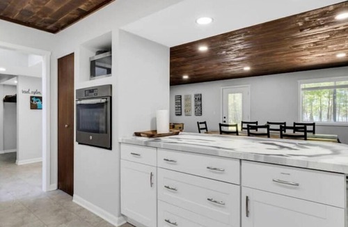 Elmira House | Newly Renovated Lakeview Oasis!