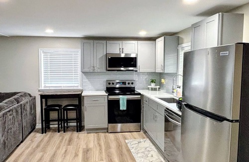 Union City House | Newly Renovated Private Suite