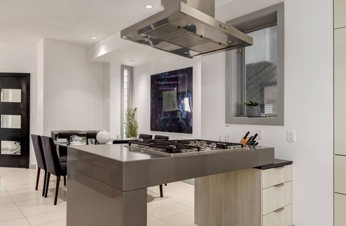 Hillhurst House | Newly Renovated Single Family Home w/Hot Tub, Garage & King Bed