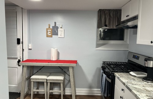 Cincinnati Apartment | Newly Renovated Studio. Private Yard, Quiet neighborhood. 5 min to all major hwy