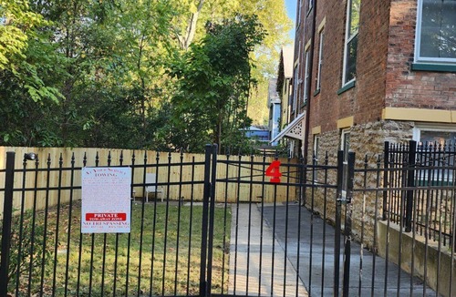 Cincinnati Apartment | Newly Renovated Studio. Private Yard, Quiet neighborhood. 5 min to all major hwy