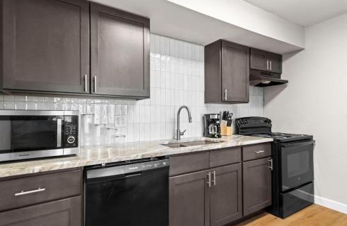 Springfield Apartment | Newly Renovated Unit in Central Spfld #203