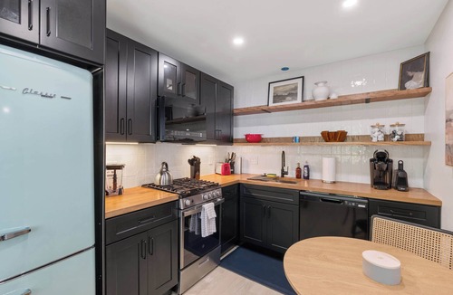 Ann Arbor House | Newly Updated 1 BR Flat Near Downtown A2
