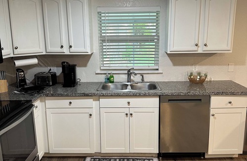 Magnolia Gardens House | Newly Updated 4-bedroom House Close to Jax Airport and Downtown Jacksonville