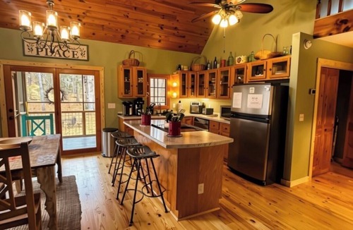 Valley Head Cabin | Newly updated luxury cabin +WiFI
