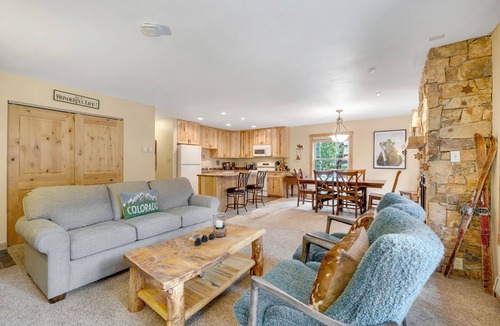 Peak 9 Condo | Newly updated modern 2 bedroom, 3 bath with great location to lifts!