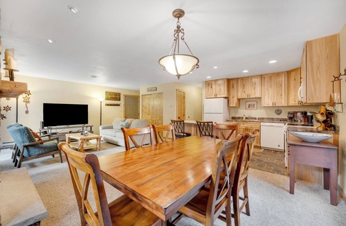 Peak 9 Condo | Newly updated modern 2 bedroom, 3 bath with great location to lifts!