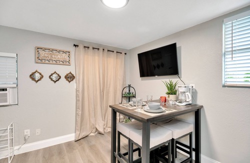 Clearwater House | Newly Updated Modern 1-Bedroom Private Guesthouse
