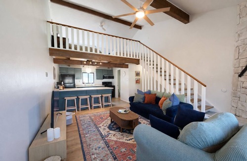 Red River House | Newly Updated - Steps from Ski Lifts, Dining, and Shopping