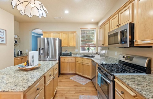 Old Farm District House | Newly updated! Top-Rated Bend Getaway – Family Fun, Adventure & Comfort!