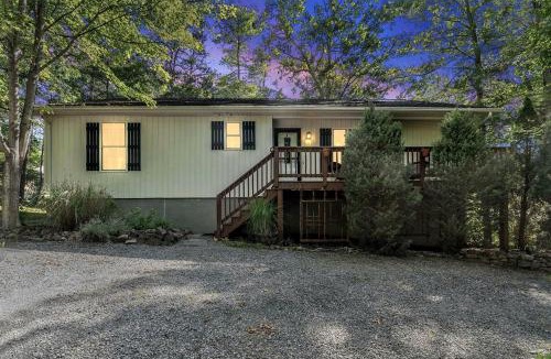 Mount Jackson House | Newly Updated Vacation Home with Hot Tub & Fire Pit Near Bryce Resort, Mount Jackson VA