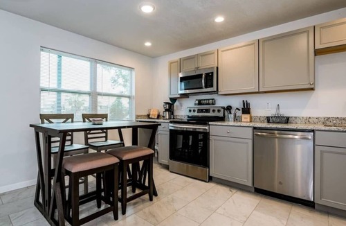 Smith's Memento Apartment | Newly Updated Walk to Beach & Ocean Center