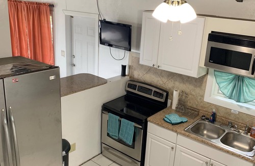 Anna's Retreat House | Newly Renovated Home 3BR/2BA All Bells and Whistles