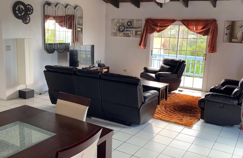 Anna's Retreat House | Newly Renovated Home 3BR/2BA All Bells and Whistles