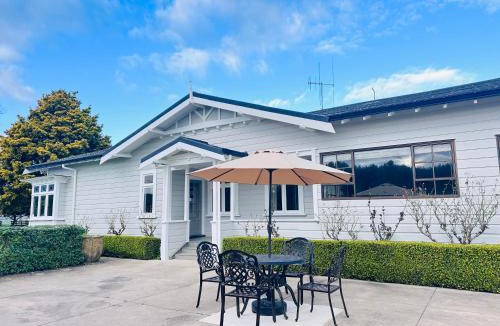 Newstead Villa | Newstead Estate- Private Retreat Near Hamilton