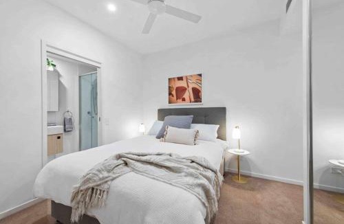 Newstead Apartment | Newstead Ideally Located 2bed 2Bath Free Parking in Heart of Everything