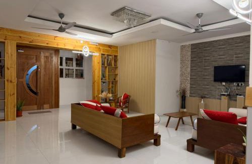 Hithadhoo House | Newsy Inn