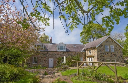 Newton by the Sea Cottage | NEWTON COTTAGE, pet friendly, with a garden in Newton-By-The-Sea