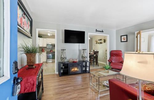 Dumbarton House | Next Stop! Comfort! 3 BR Near Amtrak Station!