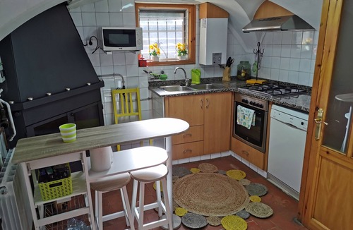 Serinya House | Next to BANYOLES: disconnect, celebrations and sports and family tourism.