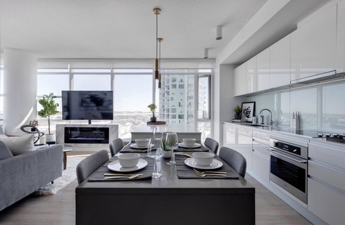 Victoria Park Condo | Next to Bmo/saddledome Downtown Calgary 2 bedroom Penthouse style condo sleep 6