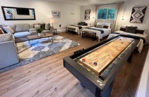 Marmot House | Next to Sandy River, *Pet Friendly*, Hot Tub, Huge Deck, BBQ, Shuffleboard, 20 Min to Mt. Hood