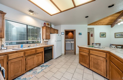 Three Rivers House | Next to Sequoia National Park Entrance and Pet Friendly!