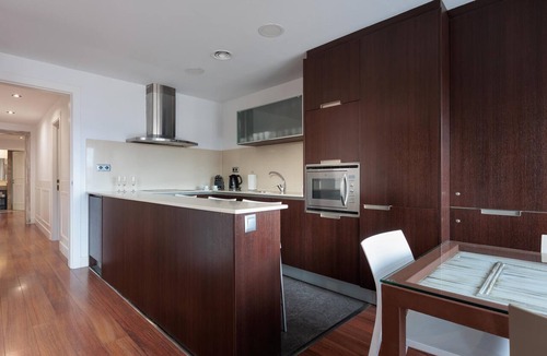 La Nova Esquerra de l'Eixample Apartment | Next to the train station and the Barcelona trade fair.