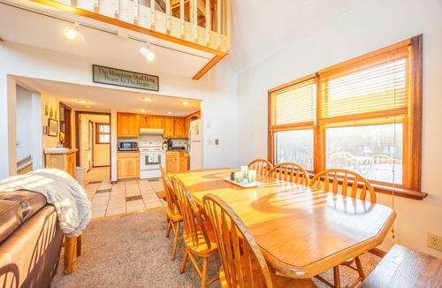 Northface House | NF46- Sleeps 5 couples! Pets ok! Hot tub!