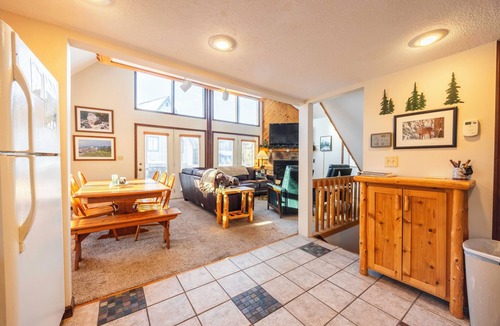 Northface House | NF46- Sleeps 5 couples! Pets ok! Hot tub!
