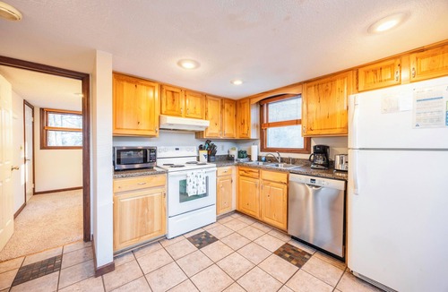 Northface House | NF46- Sleeps 5 couples! Pets ok! Hot tub!