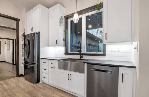 Little Suamico House | NFL Draft 2025 Modern New Build 4-bedroom 3 bath house in Little Suamico.