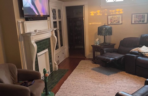 South Hills House | NFL draft come stay at Serene 5-bedroom house with in charming Pittsburgh