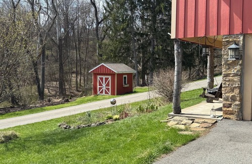 Manor Cottage | NFL draft-ready 25 mi to stadium2-bedroom cottage in beautiful Harrison City